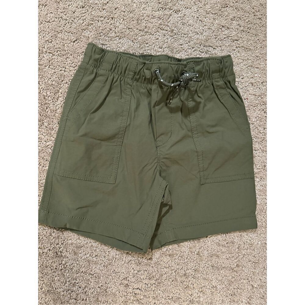 Gap boys 3T hybrid shorts with QuickDry in desert cactus. New without tags